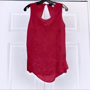 Dark fuchsia tank top with embroidered design